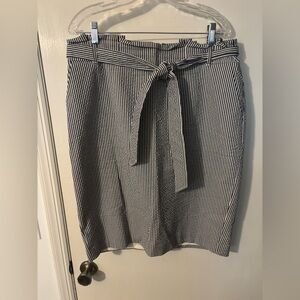 NWT Ann Taylor Black and White Striped Skirt